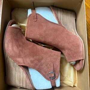 Luck Brand Size 8 Brown Suede Wedge Sandals